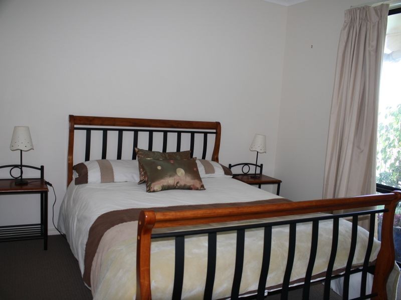 7 Harmsworth Road, Pacific Pines QLD 4211
