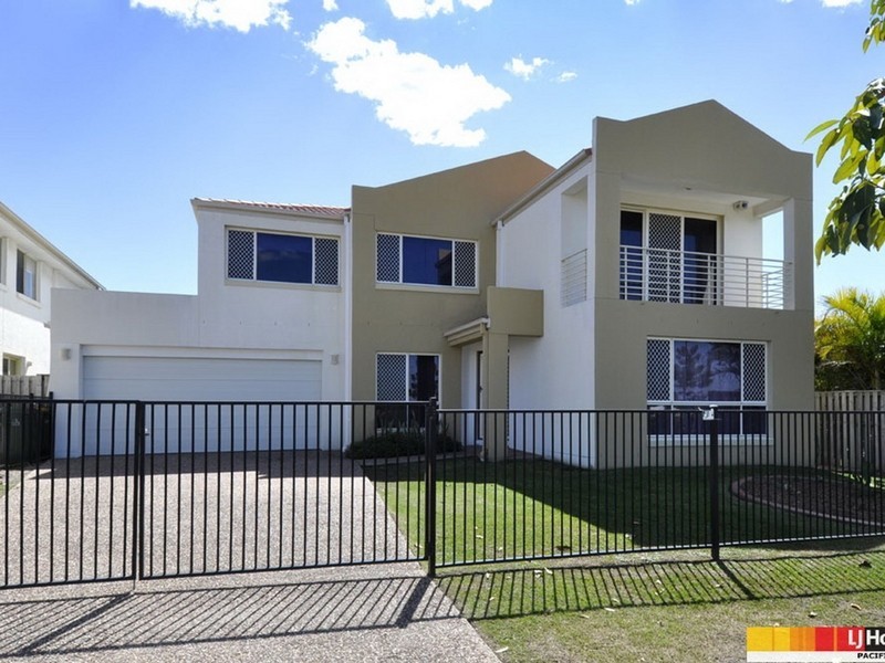 13 Mellum Circuit, Pacific Pines QLD 4211