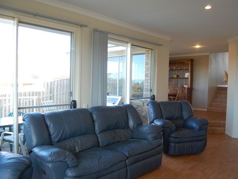 16 Bonin Close, Pacific Pines QLD 4211