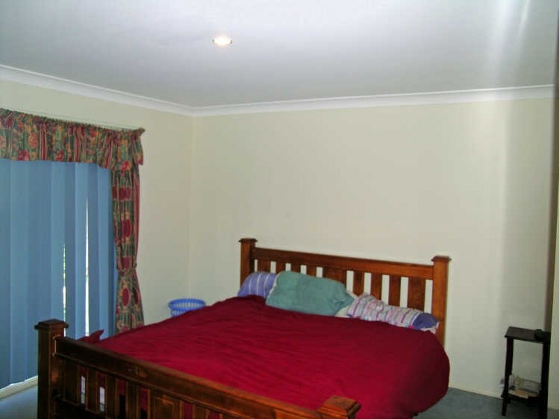 9 Murchison Street, Pacific Pines QLD 4211