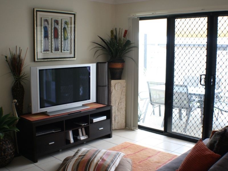 5 Taske Rise, Pacific Pines QLD 4211