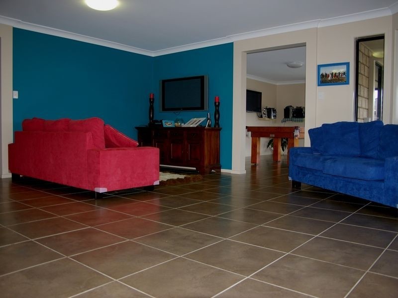 11 Minyon Court, Pacific Pines QLD 4211