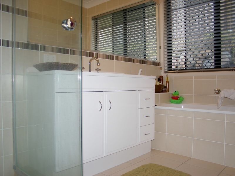 11 Minyon Court, Pacific Pines QLD 4211