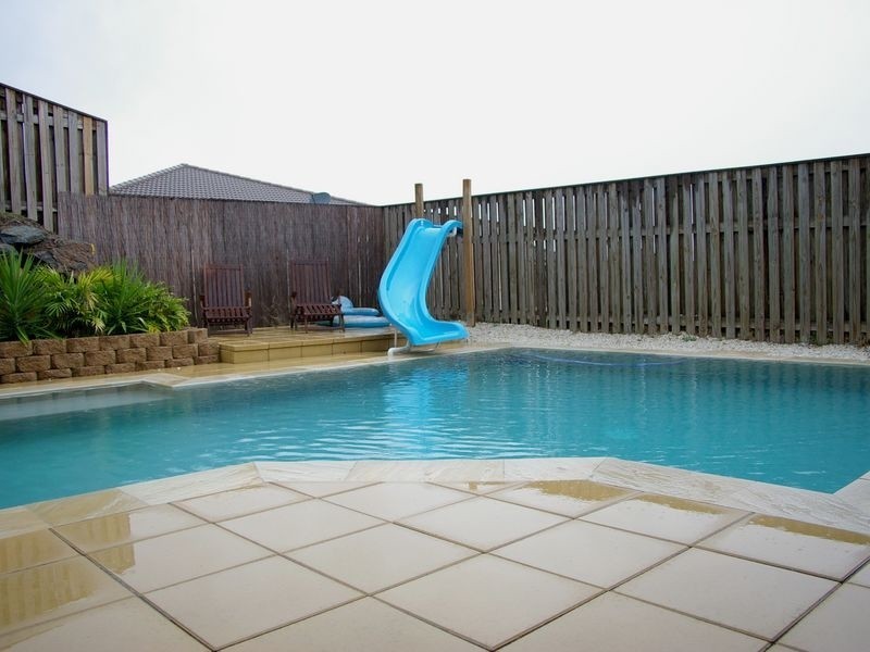 11 Minyon Court, Pacific Pines QLD 4211