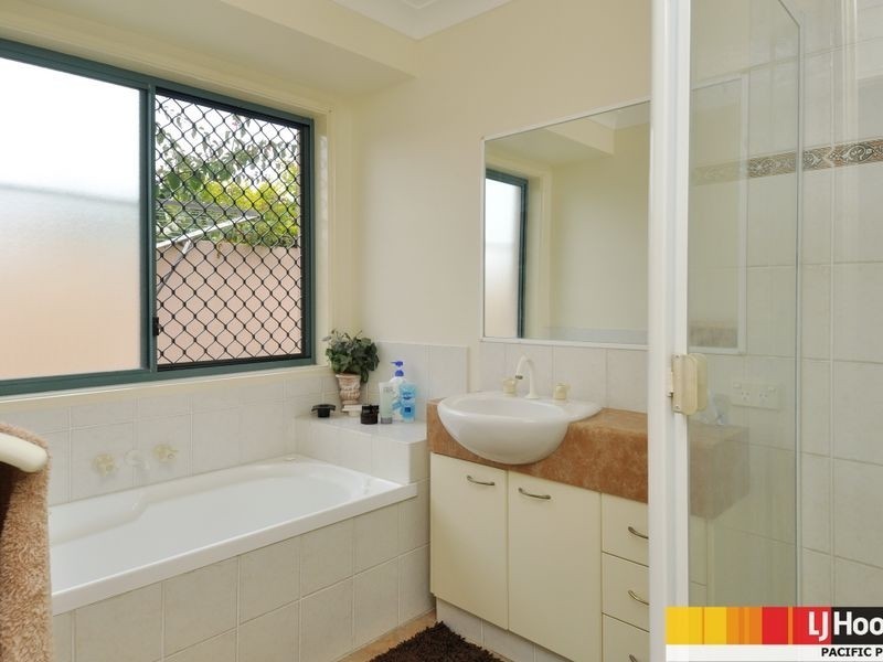 20 Howland Circuit, Pacific Pines QLD 4211