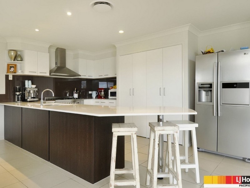 8 Salvado Drive, Pacific Pines QLD 4211