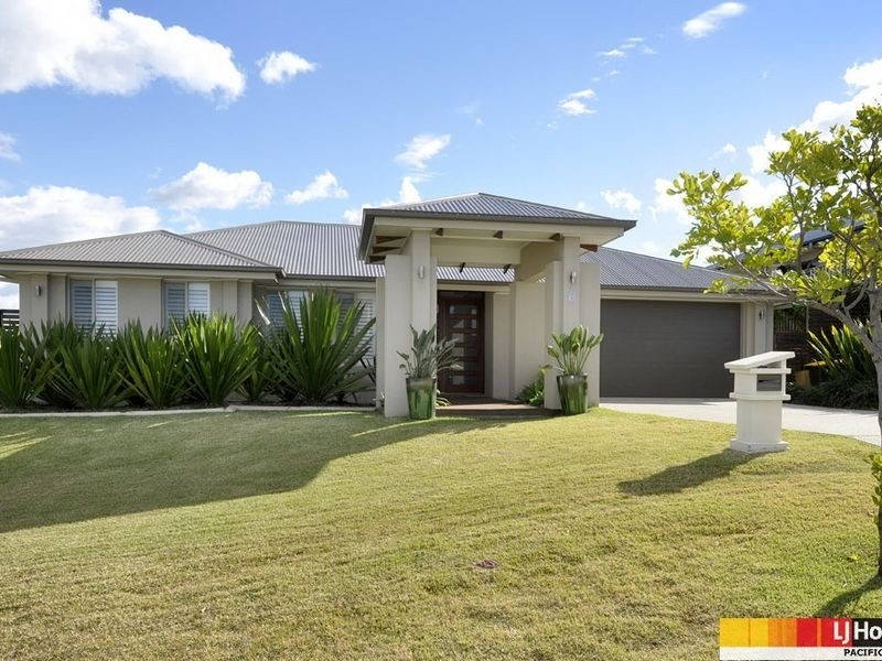 8 Salvado Drive, Pacific Pines QLD 4211