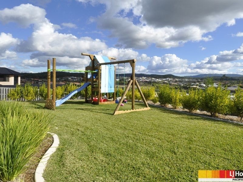 8 Salvado Drive, Pacific Pines QLD 4211