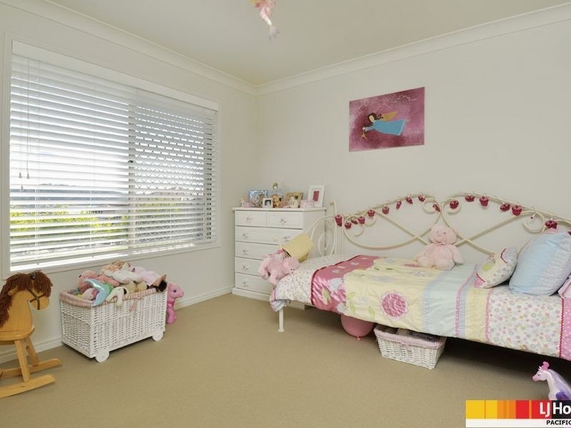 8 Salvado Drive, Pacific Pines QLD 4211