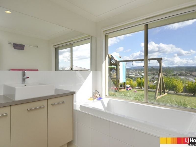 8 Salvado Drive, Pacific Pines QLD 4211