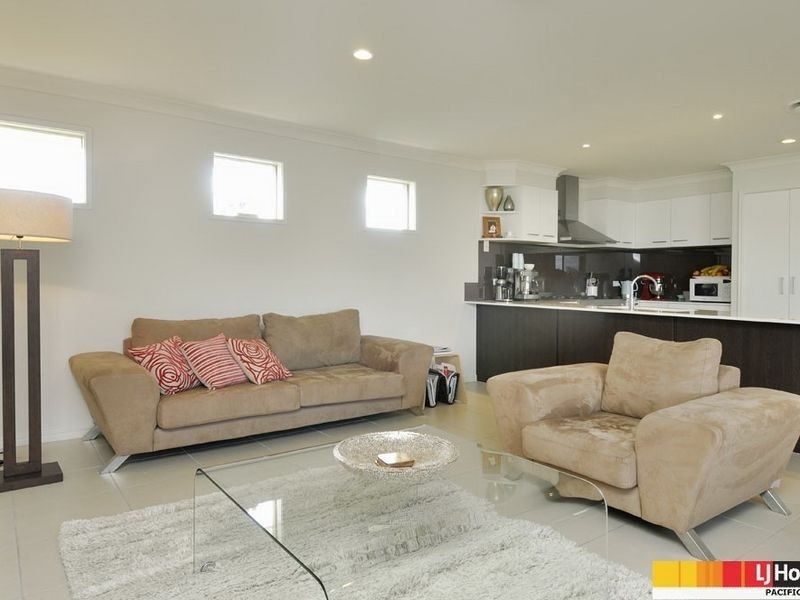 8 Salvado Drive, Pacific Pines QLD 4211