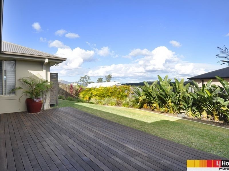 8 Salvado Drive, Pacific Pines QLD 4211