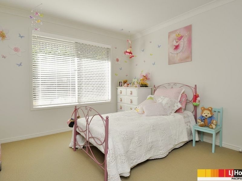 8 Salvado Drive, Pacific Pines QLD 4211