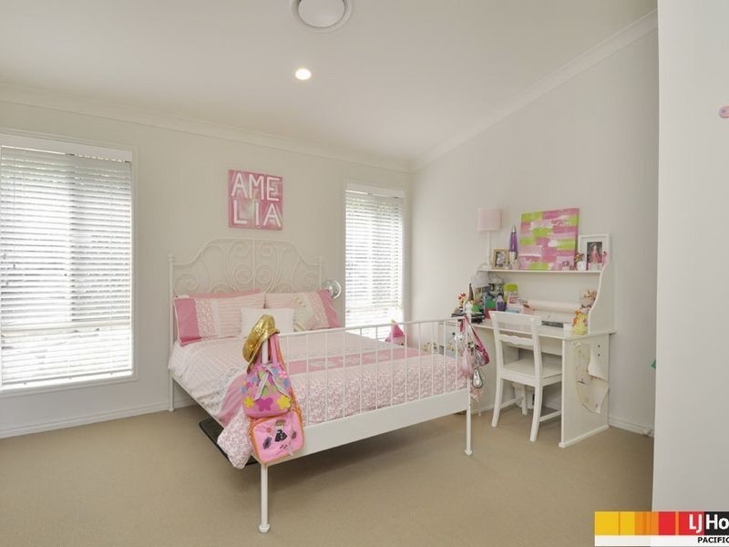 8 Salvado Drive, Pacific Pines QLD 4211