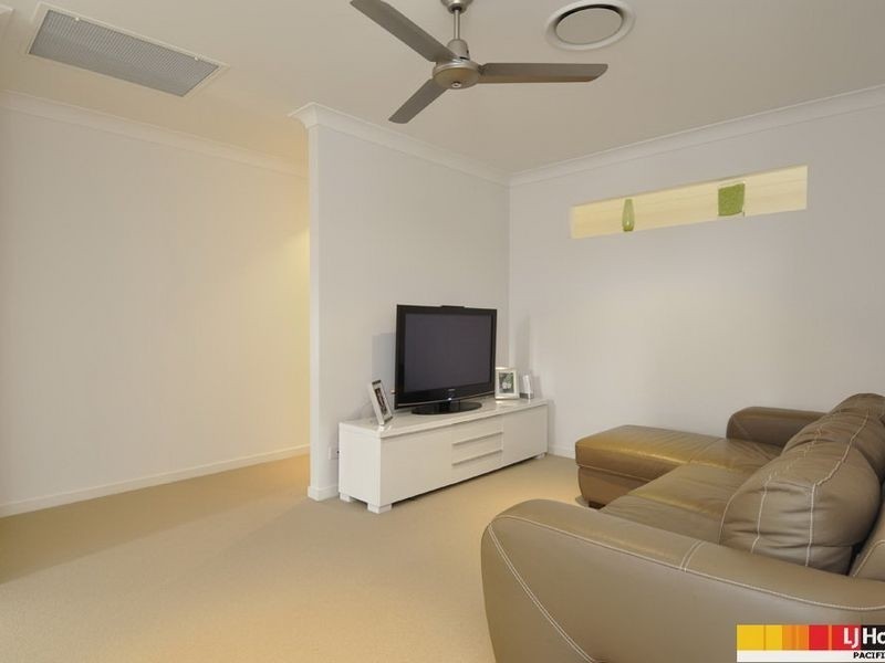 18 Bimberi Row, Pacific Pines QLD 4211