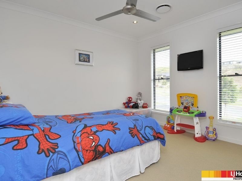 18 Bimberi Row, Pacific Pines QLD 4211