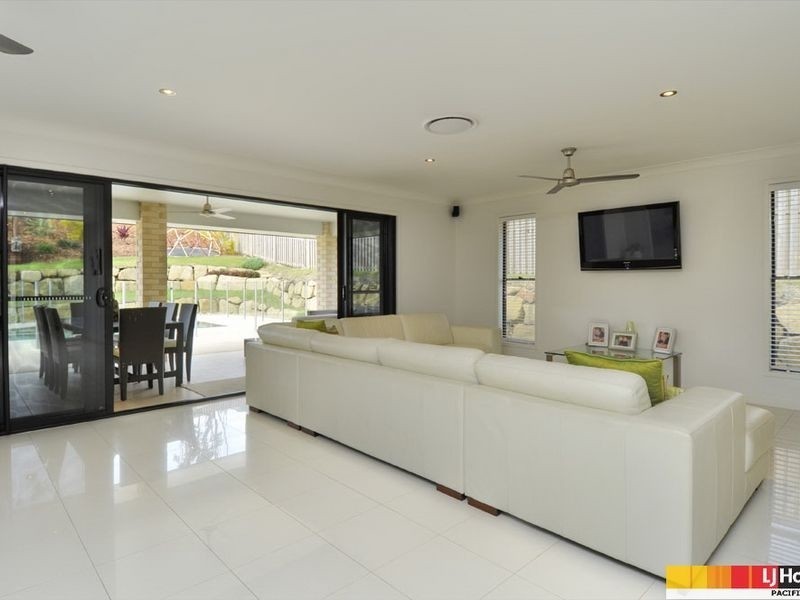 18 Bimberi Row, Pacific Pines QLD 4211