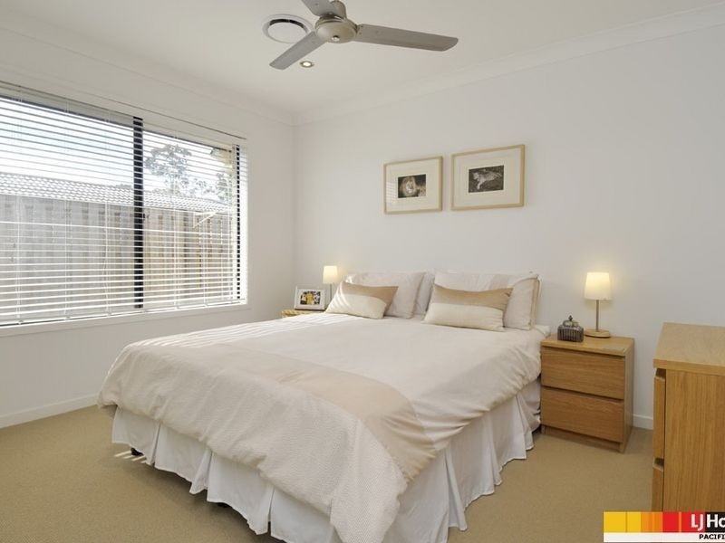 18 Bimberi Row, Pacific Pines QLD 4211