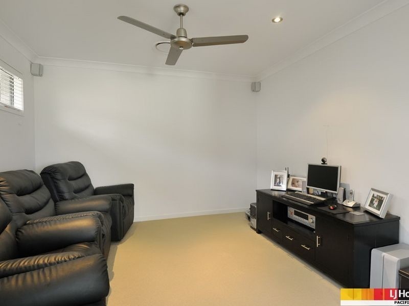 18 Bimberi Row, Pacific Pines QLD 4211