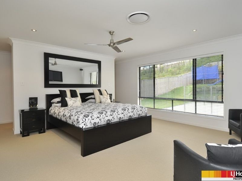 18 Bimberi Row, Pacific Pines QLD 4211