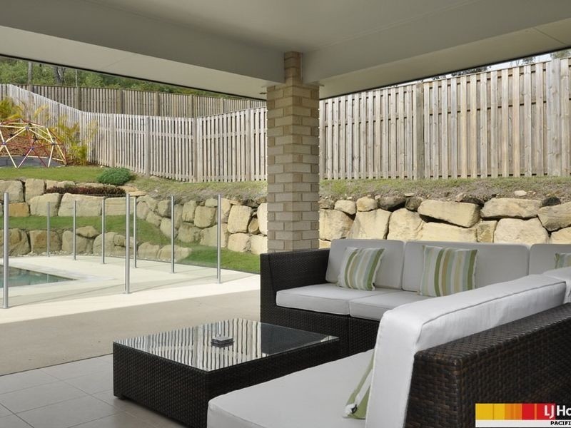 18 Bimberi Row, Pacific Pines QLD 4211