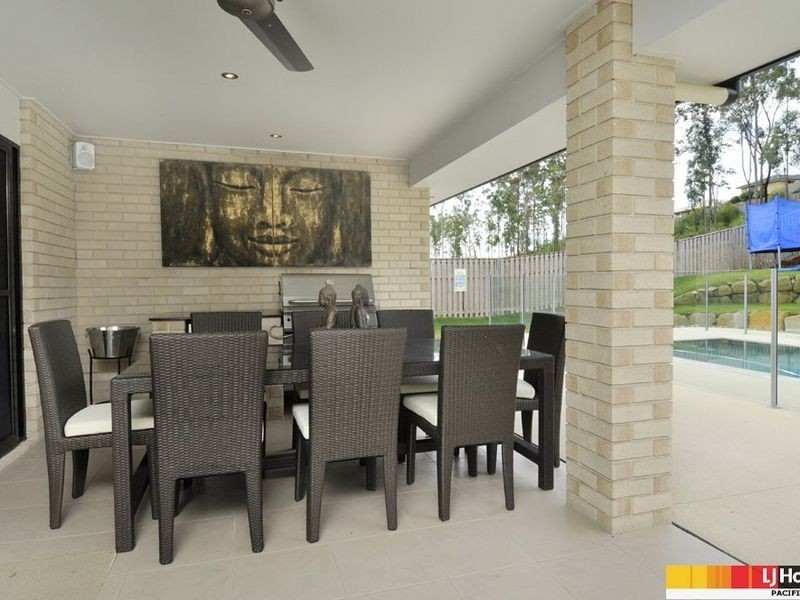 18 Bimberi Row, Pacific Pines QLD 4211