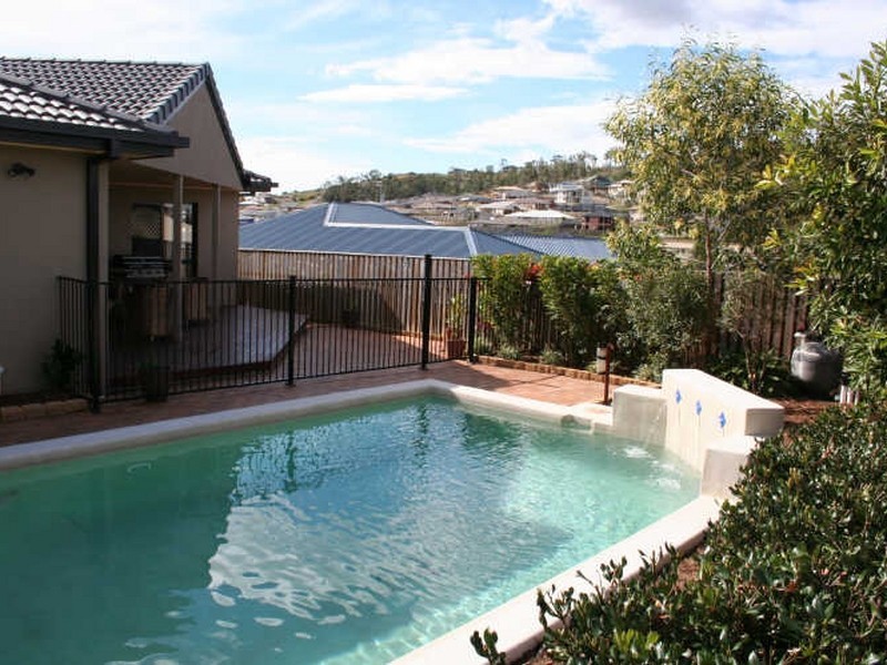 18 Kanangra Crescent, Pacific Pines QLD 4211