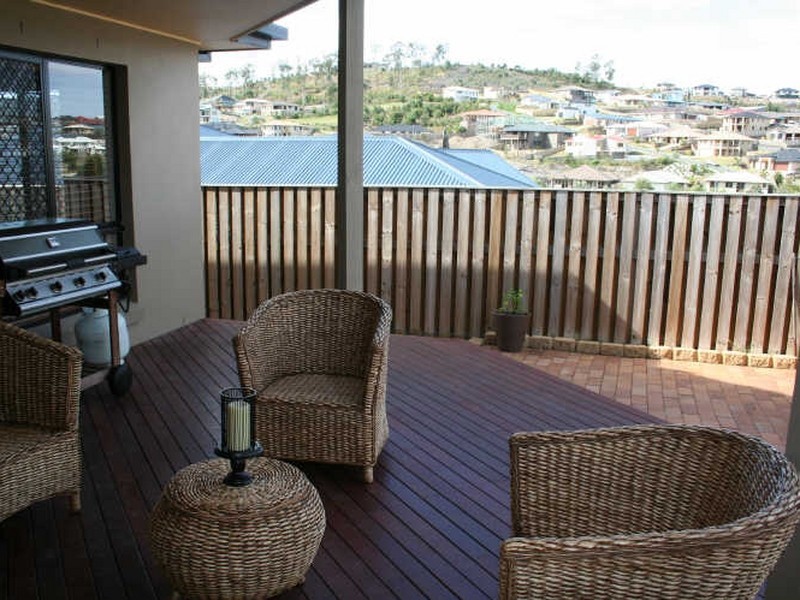 18 Kanangra Crescent, Pacific Pines QLD 4211