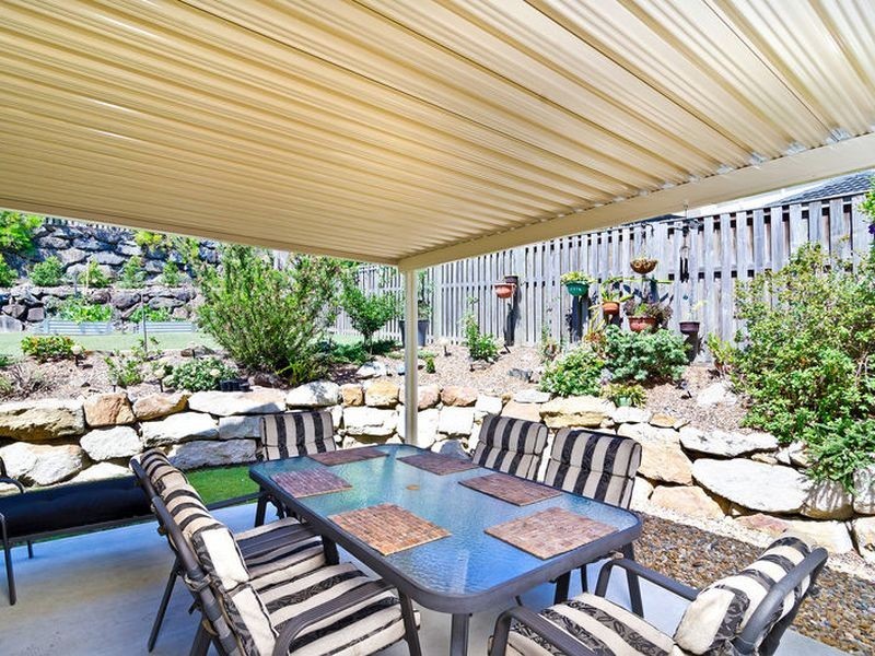 18 Wellers Street, Pacific Pines QLD 4211