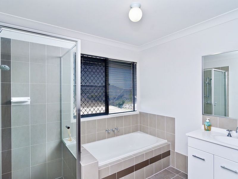 18 Wellers Street, Pacific Pines QLD 4211