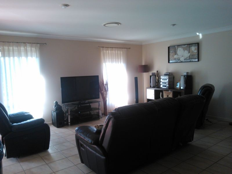 35 Carmarthen Circuit, Pacific Pines QLD 4211