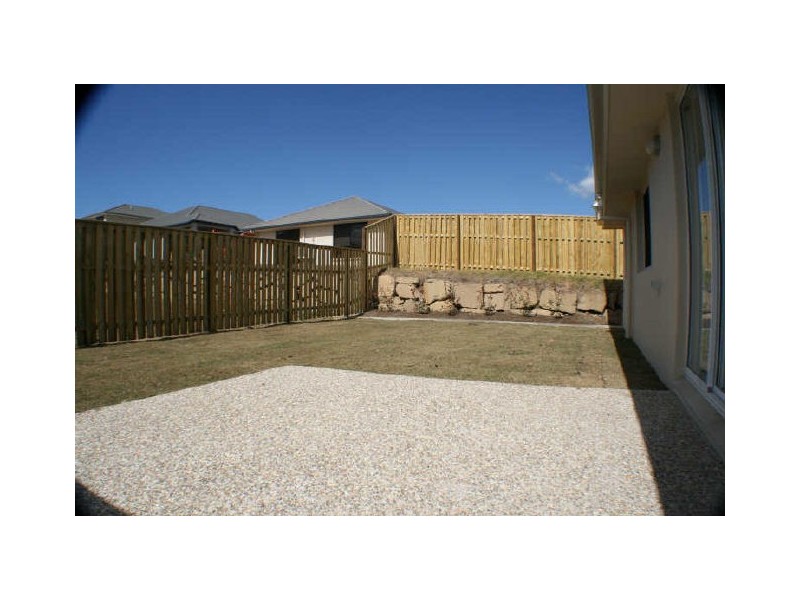 1/6 Barradeen Circuit, Pacific Pines QLD 4211