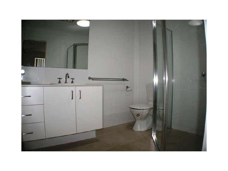 1/6 Barradeen Circuit, Pacific Pines QLD 4211