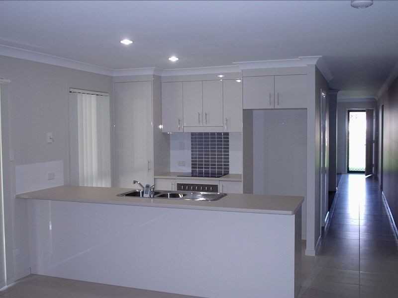 100 Mcauley Parade, Pacific Pines QLD 4211