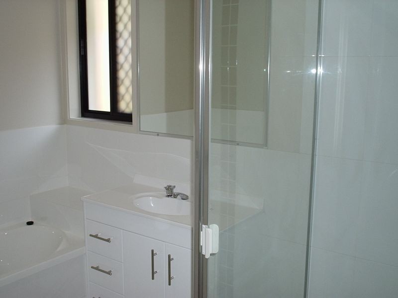 100 Mcauley Parade, Pacific Pines QLD 4211