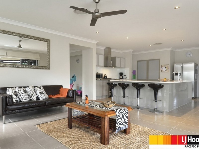 24 Hillary Circuit, Pacific Pines QLD 4211