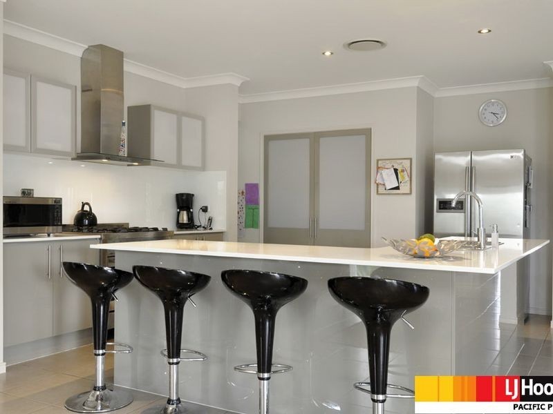 24 Hillary Circuit, Pacific Pines QLD 4211