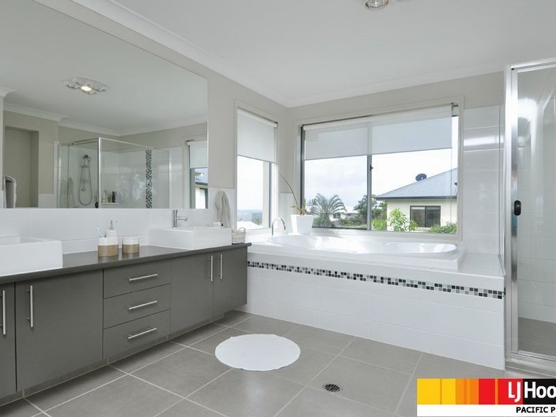 24 Hillary Circuit, Pacific Pines QLD 4211