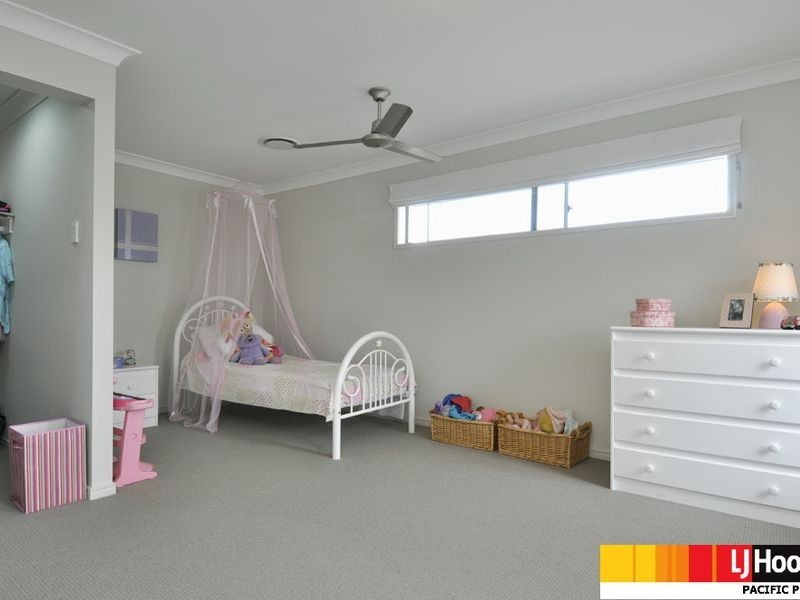 24 Hillary Circuit, Pacific Pines QLD 4211
