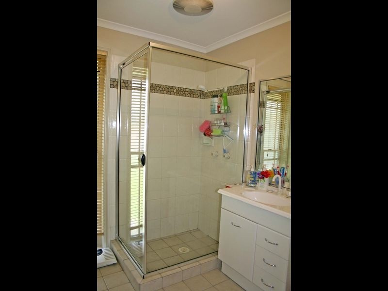 5 Hatutu Street, Pacific Pines QLD 4211