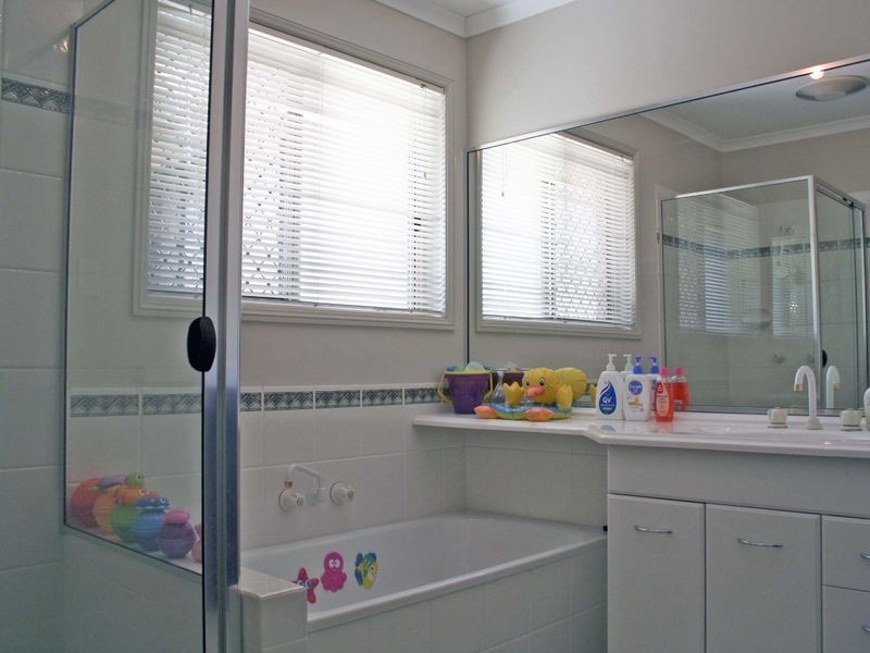 5 Hatutu Street, Pacific Pines QLD 4211