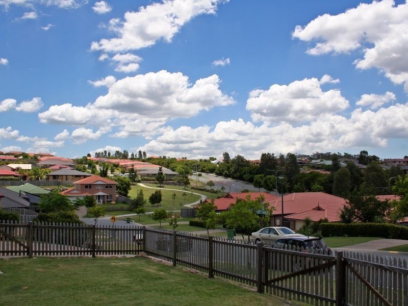 5 Hatutu Street, Pacific Pines QLD 4211