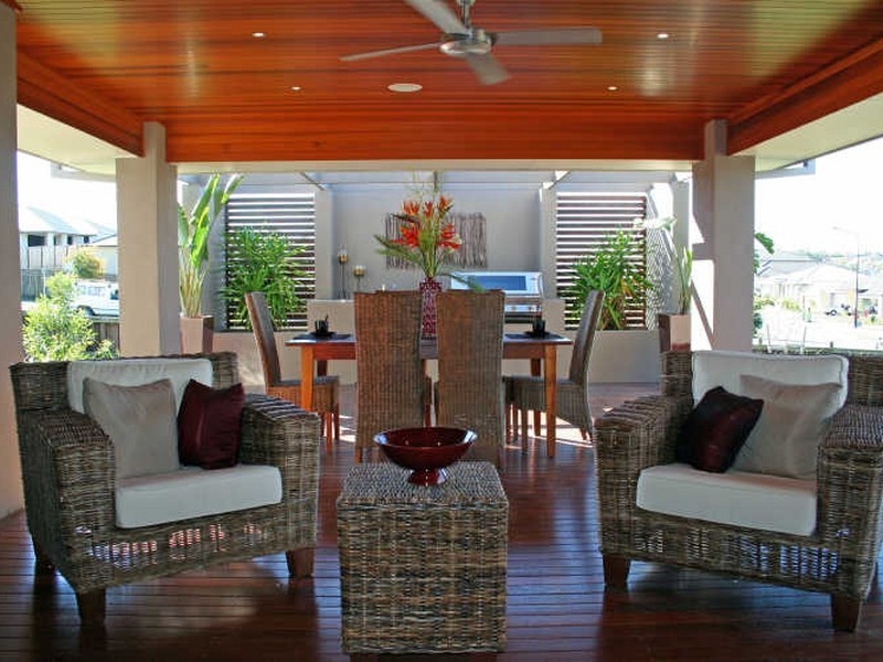 3 Laughlen Chase, Pacific Pines QLD 4211