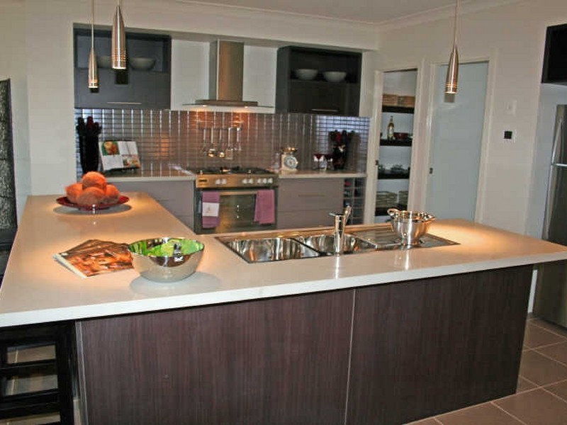 3 Laughlen Chase, Pacific Pines QLD 4211