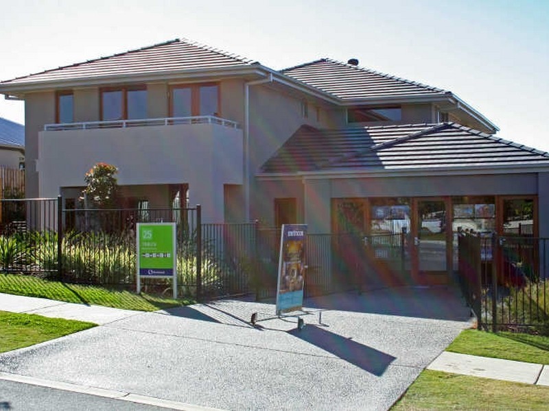 3 Laughlen Chase, Pacific Pines QLD 4211