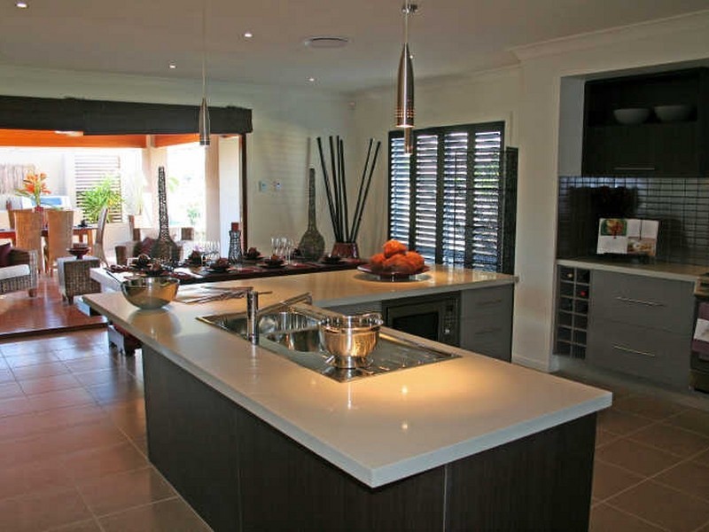 3 Laughlen Chase, Pacific Pines QLD 4211