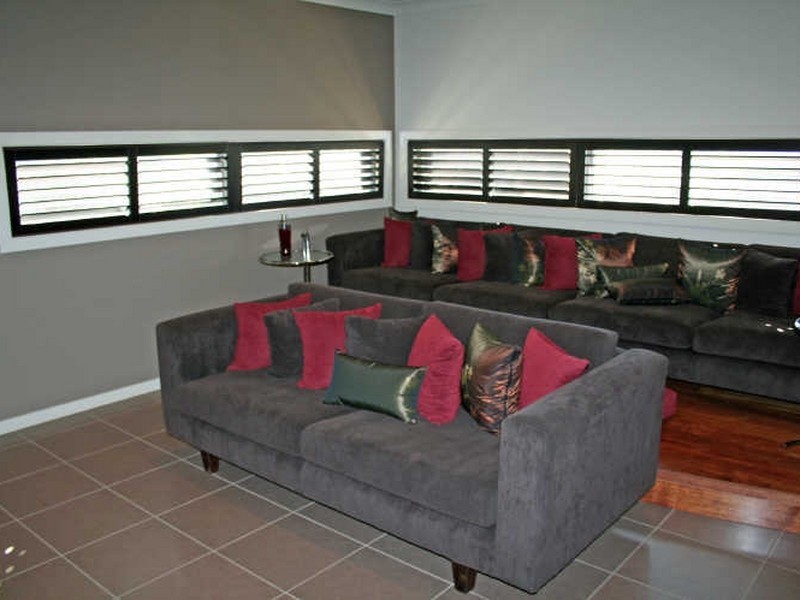 3 Laughlen Chase, Pacific Pines QLD 4211