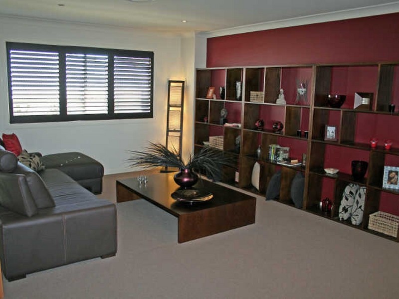 3 Laughlen Chase, Pacific Pines QLD 4211