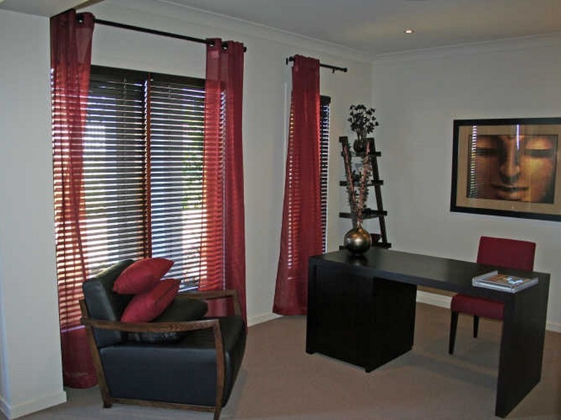 3 Laughlen Chase, Pacific Pines QLD 4211