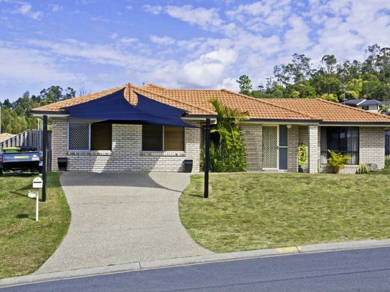 4 Chatham Avenue, Pacific Pines QLD 4211